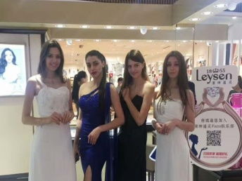 禮儀在商業活動中的多樣化應用與地域特色